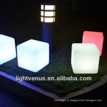 a table cube & incandescent Mobilier table cube